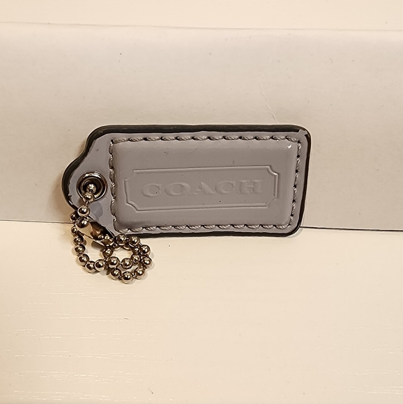 Coach Hangtag With Chain - Picture 1 of 3